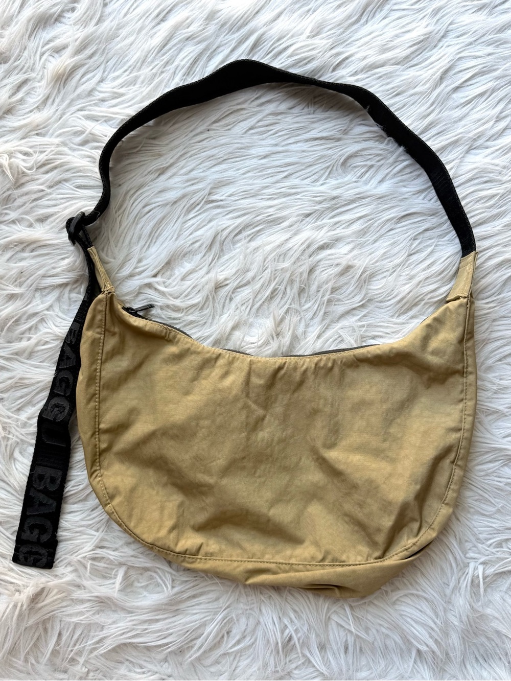 Baggu nylon medium crescent bag purse dark khaki tan lightweight travel packable